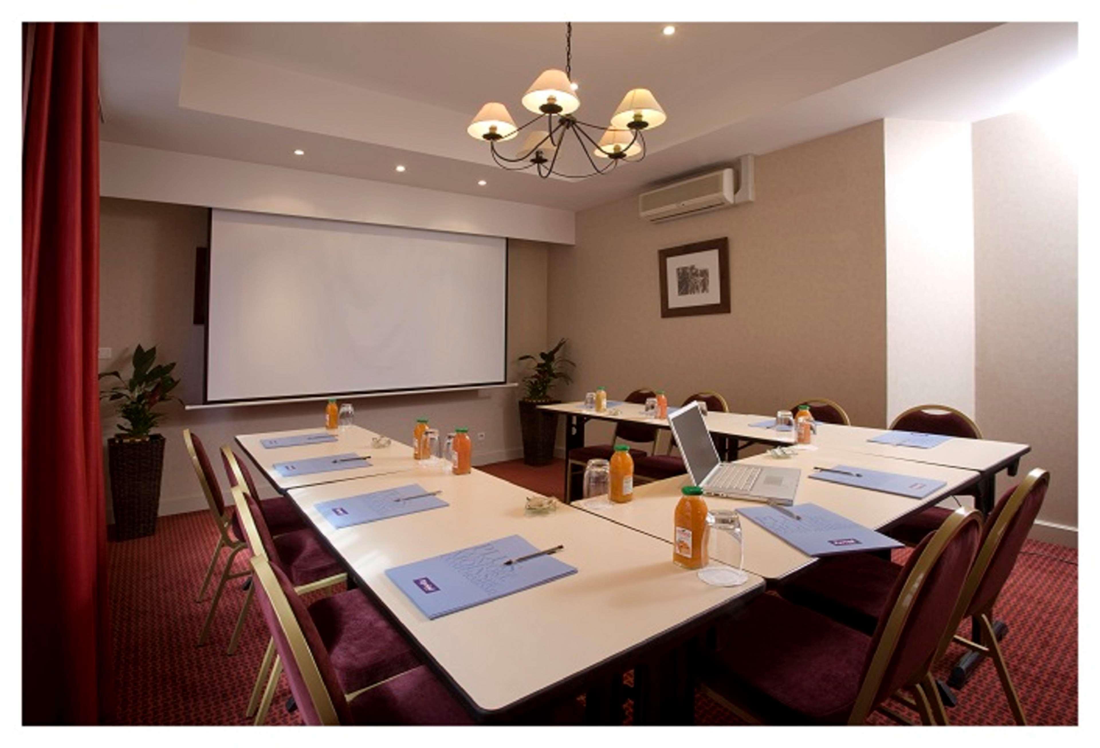 Hotel Kyriad Sur Saone