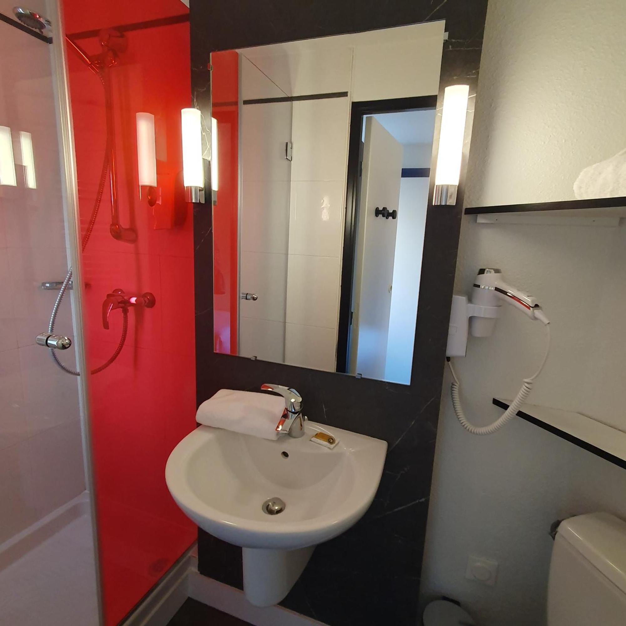 Kyriad Sur Saone Hotel 3*