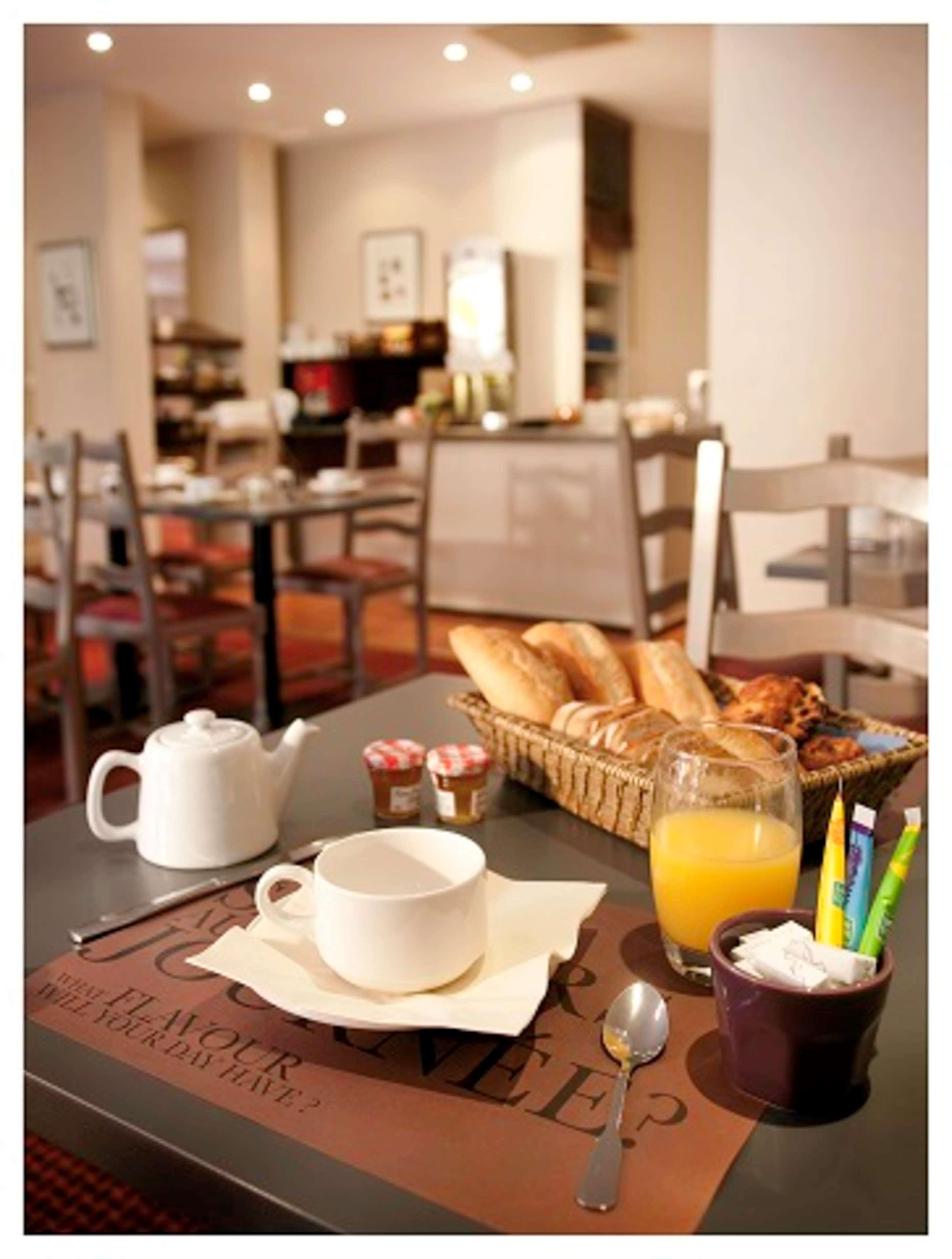 Hotel Kyriad Sur Saone 3*