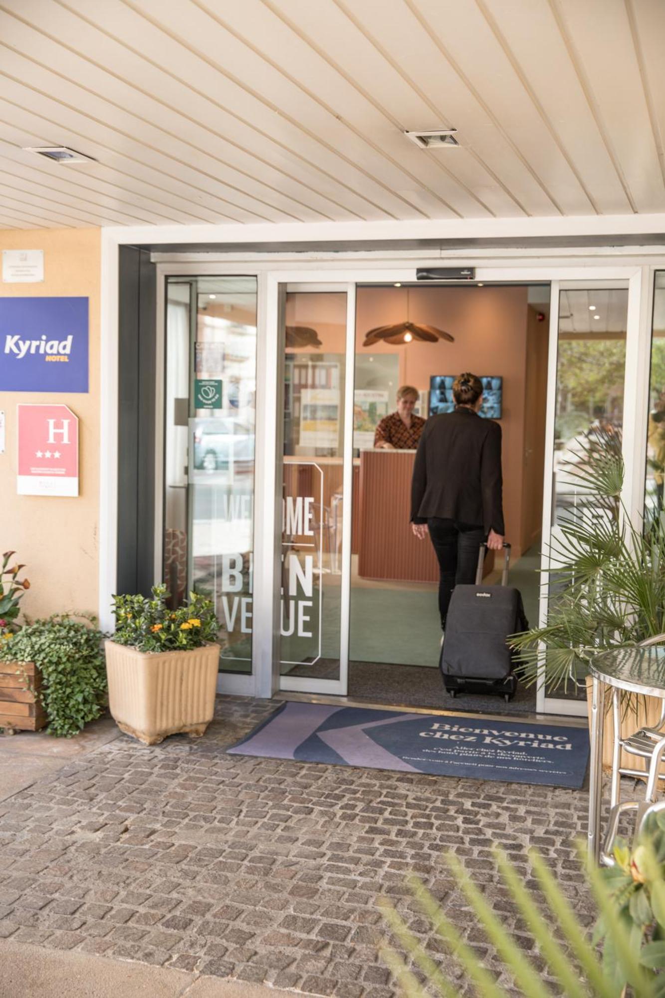 Kyriad Sur Saone Hotel